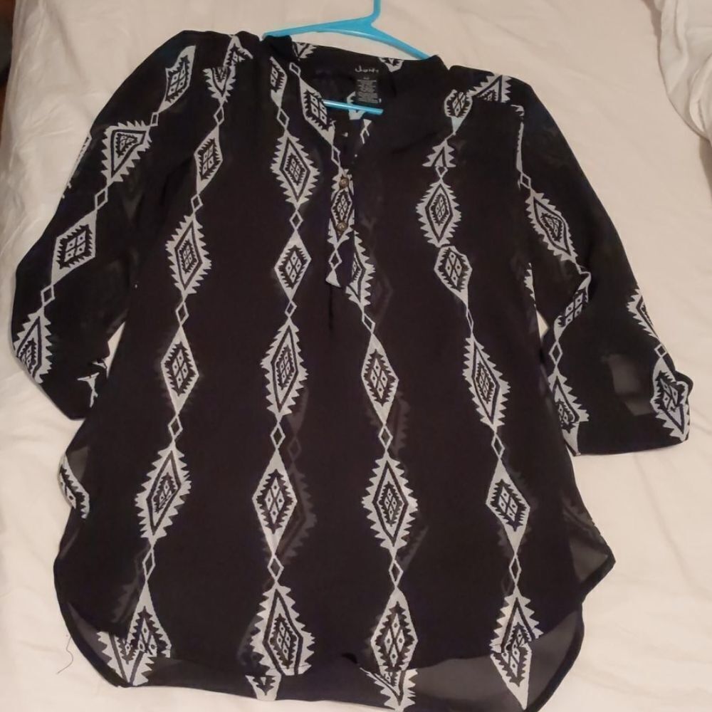 Black & white Aztec tunic in S